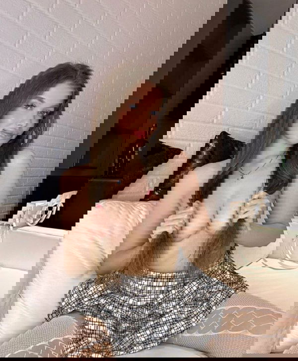 Mila18, 22 years old from Belgium