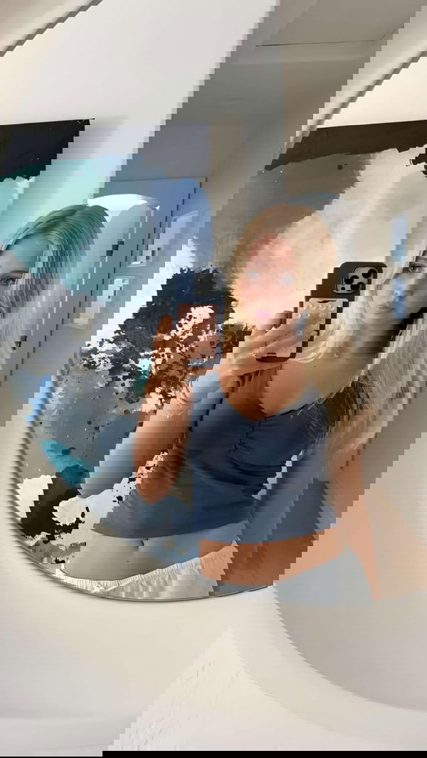 pejah97404, 22 years old from United Kingdom