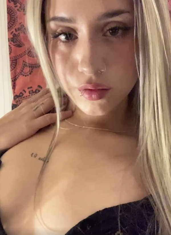 Fia2c-c, 21 years old from Canada