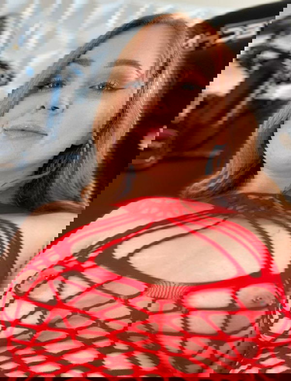 sihyvy, 23 years old from United States