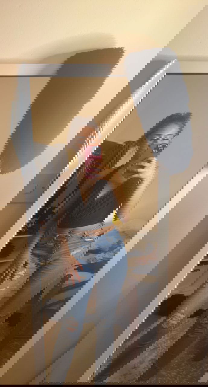 mifivo1658's Cover Photo