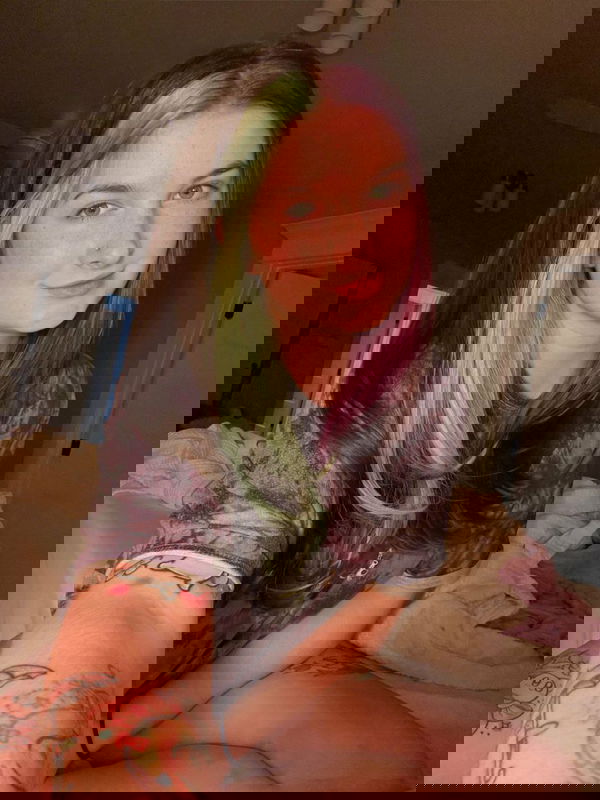 uzyeaq, 21 years old from United States