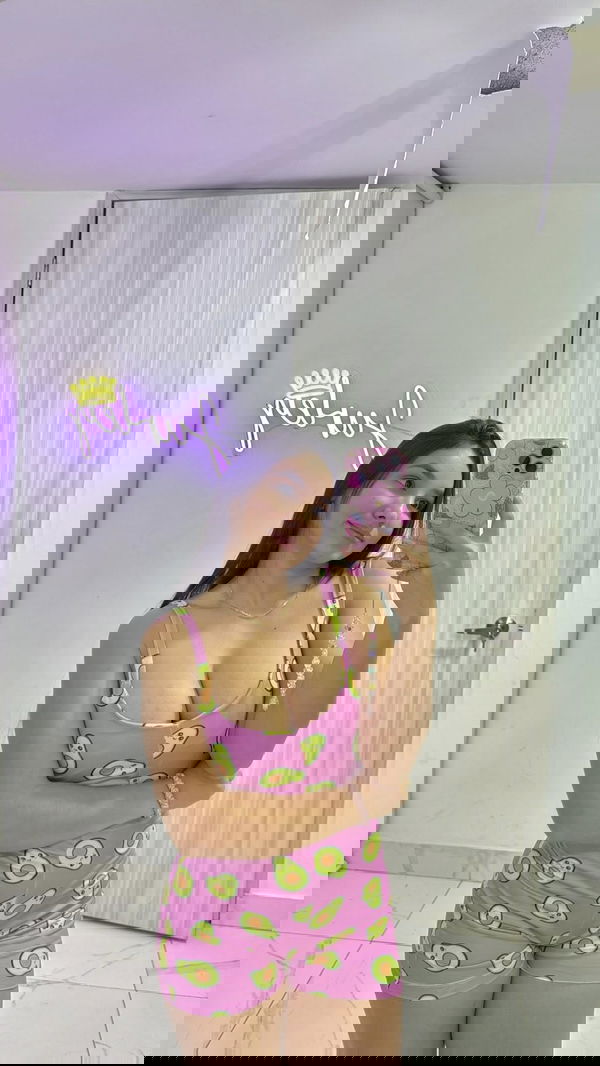 yenopoy990, 23 years old from United Kingdom