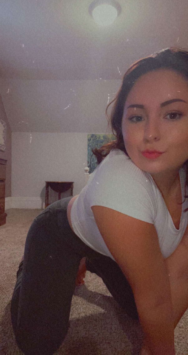 w8wi0ngj7d, 22 years old from United States