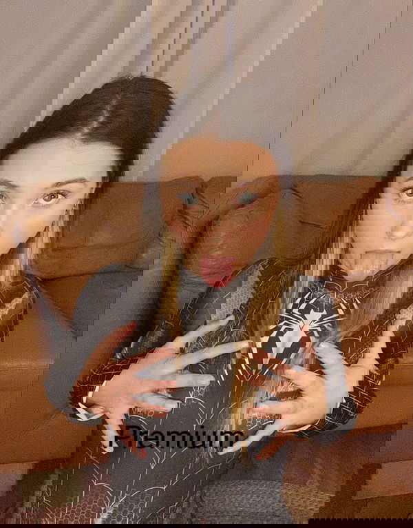 AnnM2, 20 years old from United States