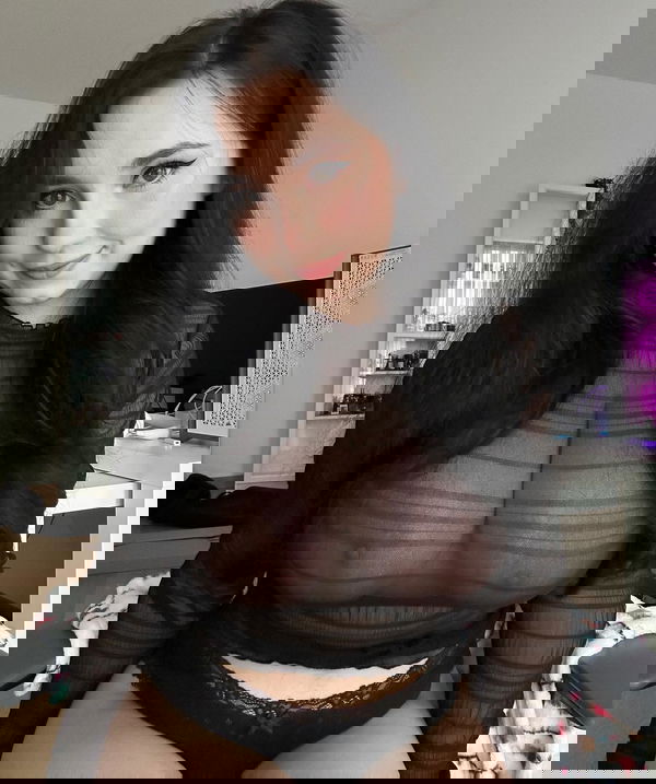 miniloona, 26 years old from United Kingdom