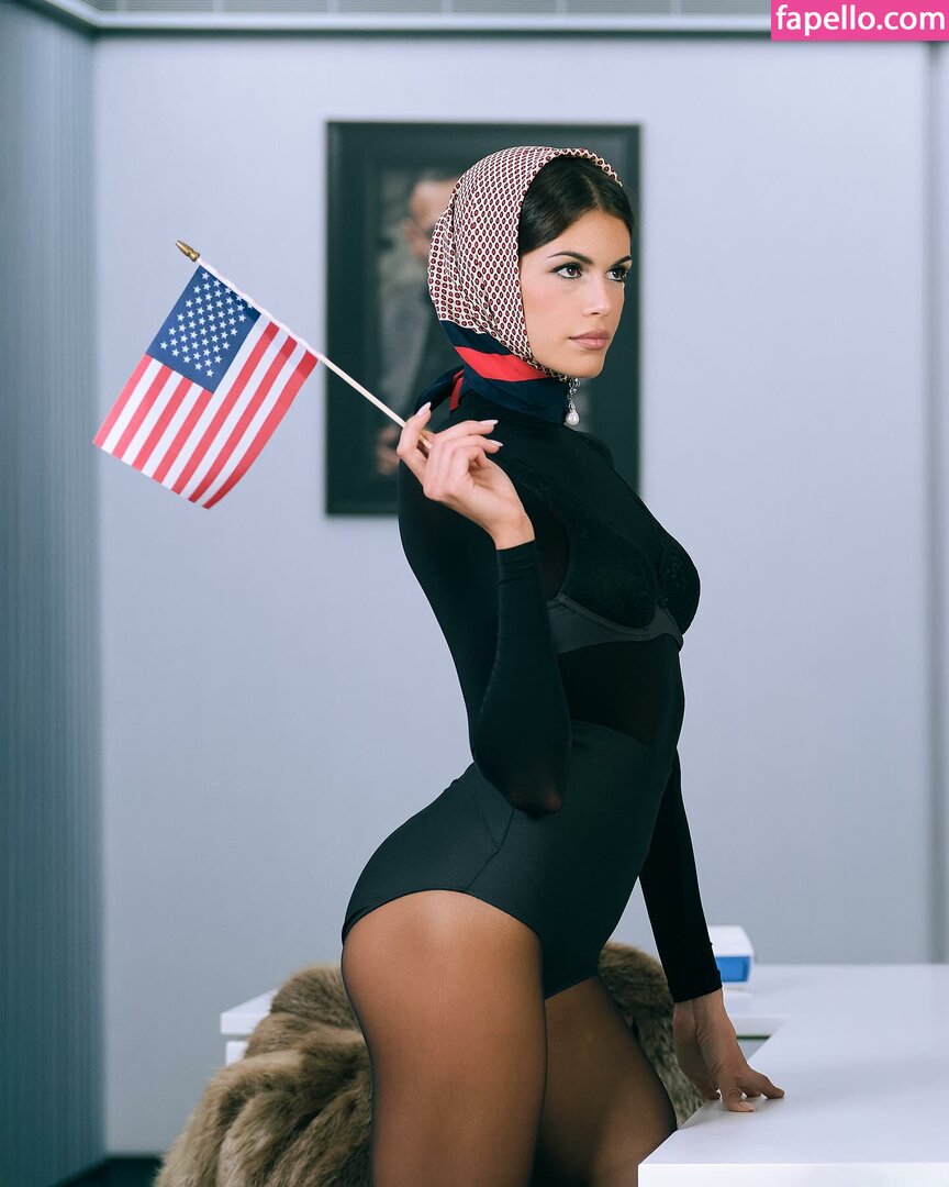 Amelia20Fx80, 22 years old from Seychelles