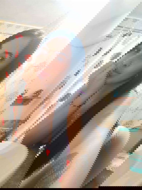 sdgdfgdfg, 20 years old from Italy