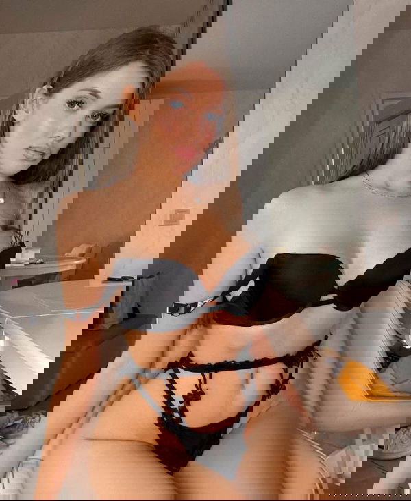 Finley21, 23 years old from Canada