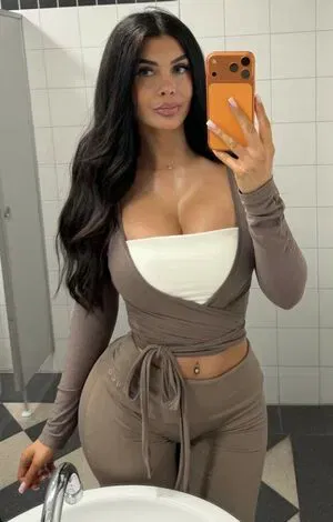 Ebba21Bagge, 19 years old from Australia