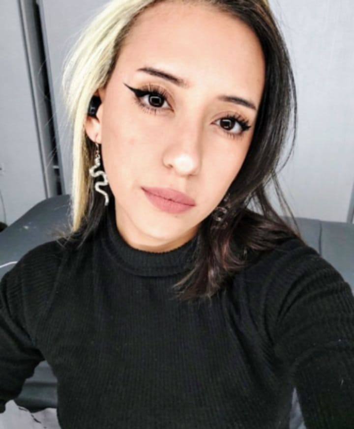 EmmaQ1043237, 21 years old from United States