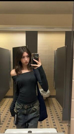 mojegow681, 24 years old from United Kingdom