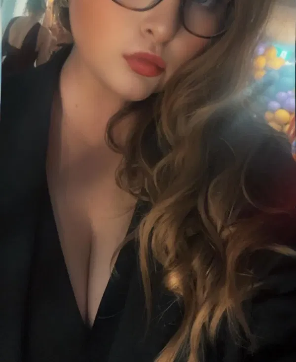 bexabax284, 20 years old from Bahrain