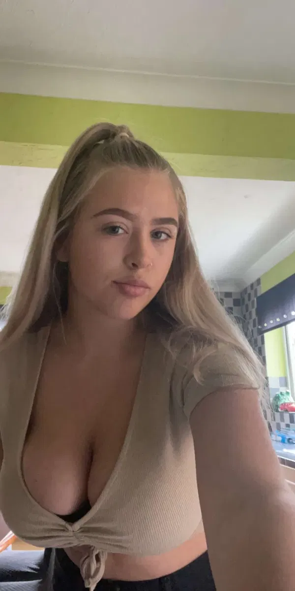 Amyra2478, 24 years old from Finland