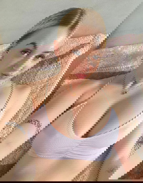 calilaHotty, 24 years old from United States