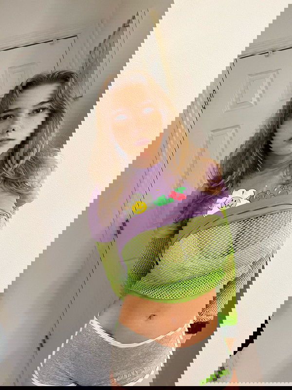 zoe, 22 years old from United States