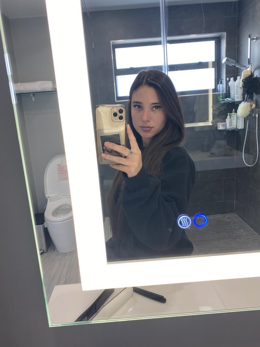 EmmaLeigh85, 25 years old from United States