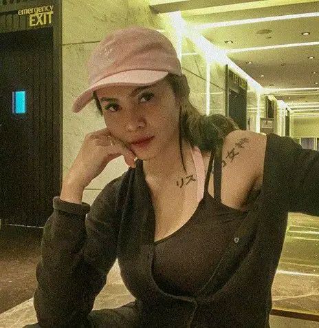 saway80177, 23 years old from United Arab Emirates