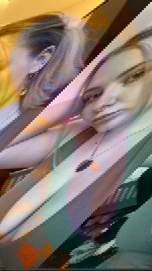 Miriam012, 21 years old from United Kingdom