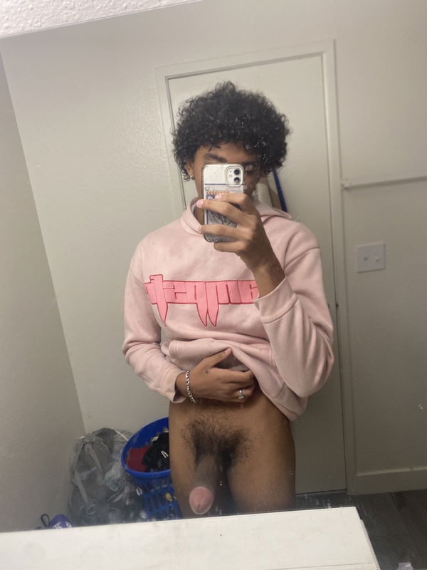 devarienestrada145, 19 years old from United States