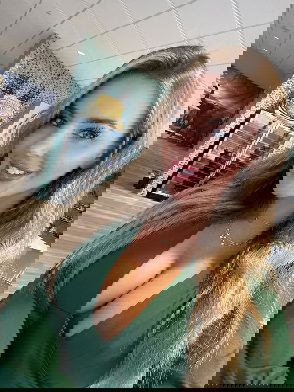 larat26842, 20 years old from Canada