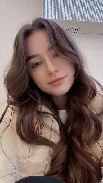 teliv70305's Cover Photo