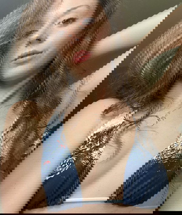 hoeantbar, 21 years old from United States