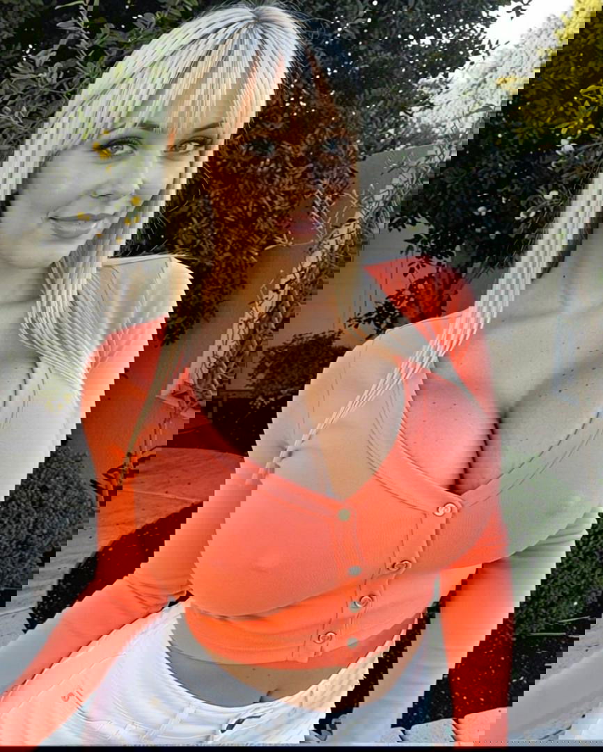 Valencia705's Profile Photo