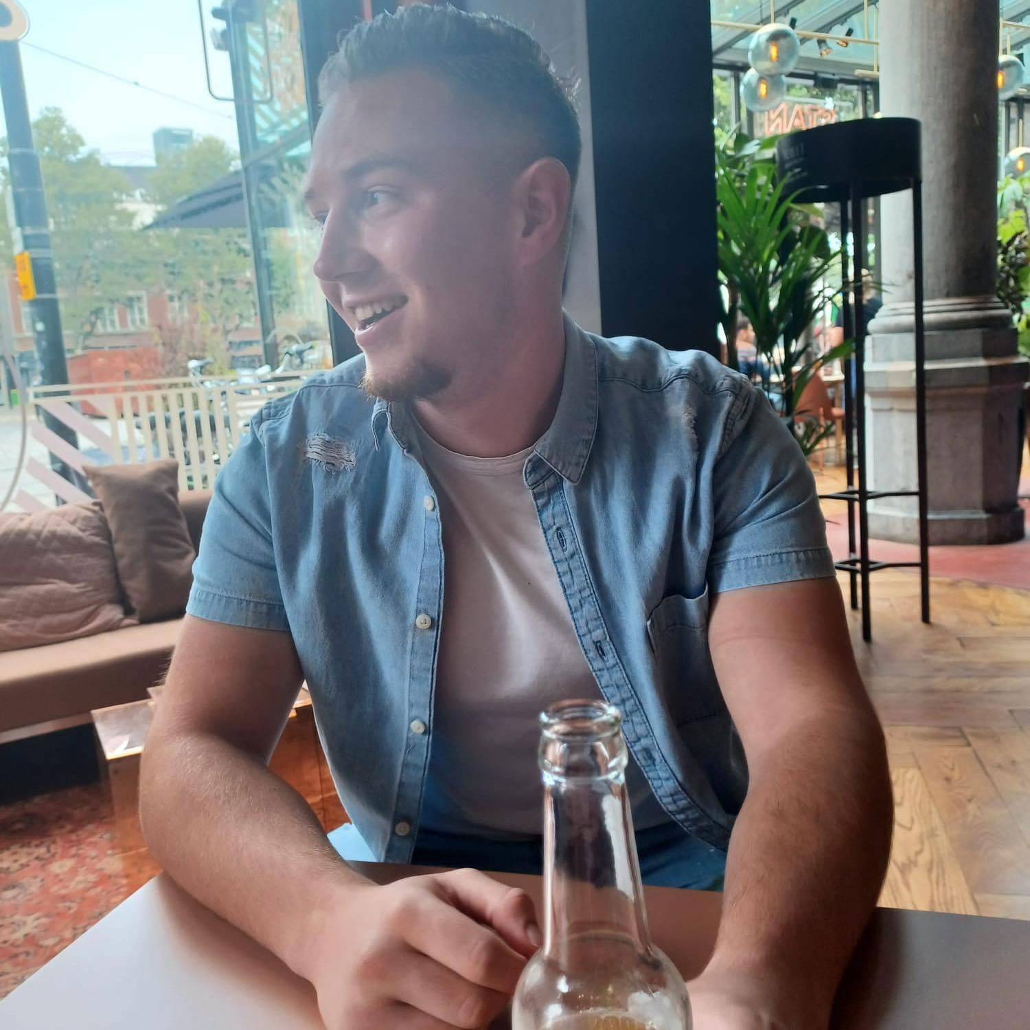 Giovanni, 25 years old from Netherlands