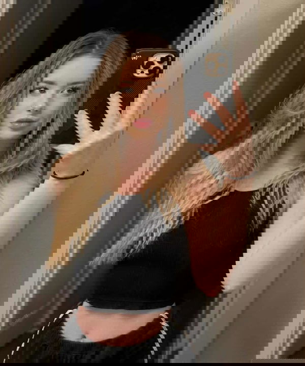 ffvjdbjhc, 18 years old from United States