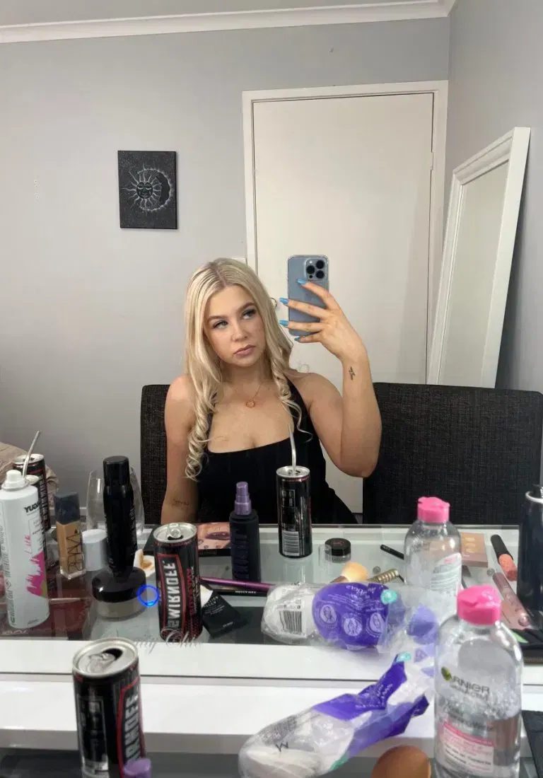 Penelope23, 23 years old from Canada