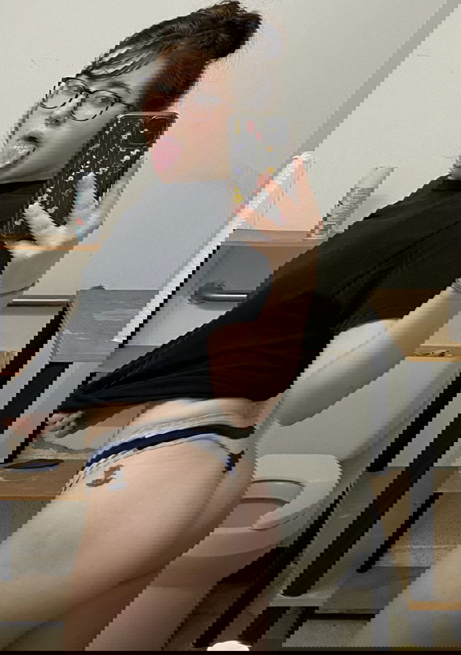 SarahReyes66's Cover Photo