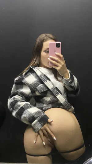 Elliegueenlove, 19 years old from United States