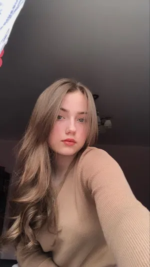 Raina, 24 years old from France