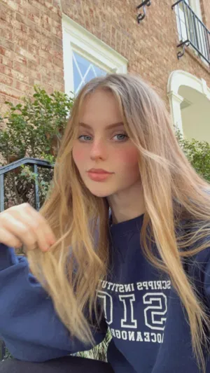 Emilyx4ey, 19 years old from United States