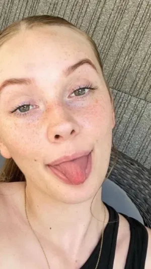 Sarwurs, 19 years old from United States