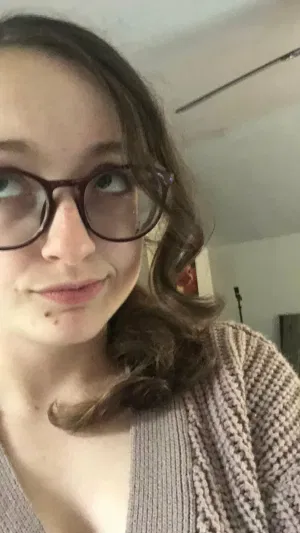 Sara322, 20 years old from Canada