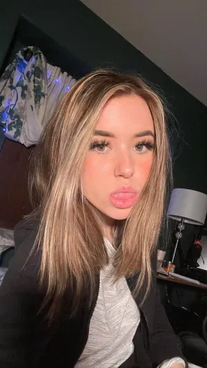 sexygirl738, 19 years old from Slovenia