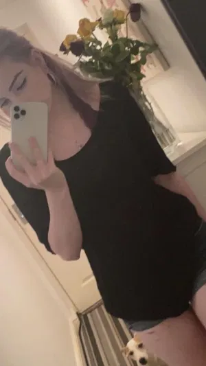 Lisaxx64, 24 years old from United States