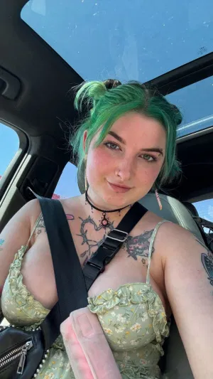 Liuniya18, 20 years old from United States