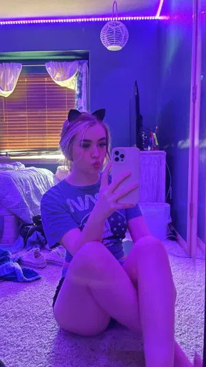 luna rosy, 21 years old from United States