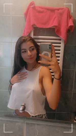 queenmira738, 19 years old from United States
