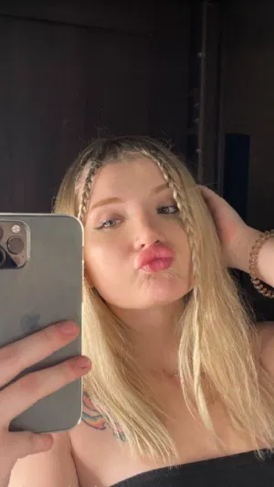 Sansa, 25 years old from United States