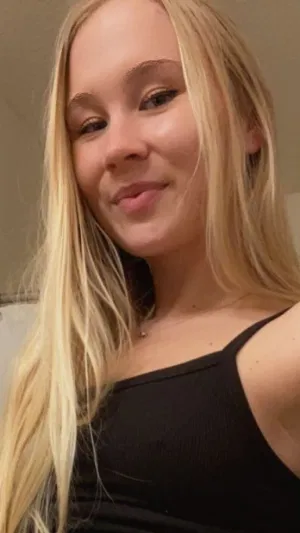 Julie775, 20 years old from United States