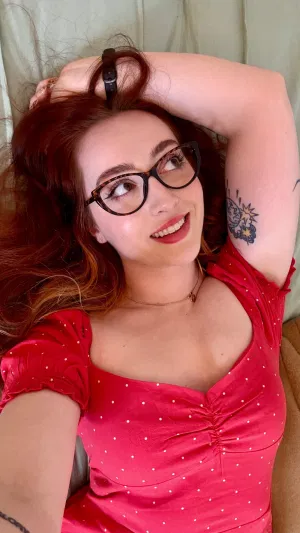 SaraqueenF3737, 22 years old from United Kingdom