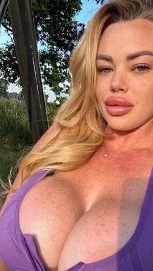 lily223_, 26 years old from United States