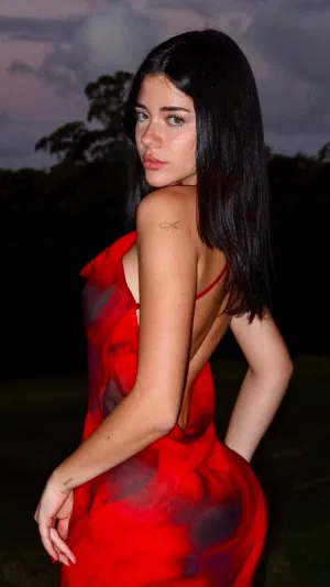 Barleeee, 19 years old from Australia