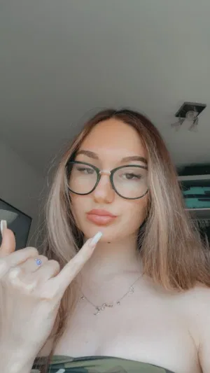 AlinaQueene, 20 years old from Germany
