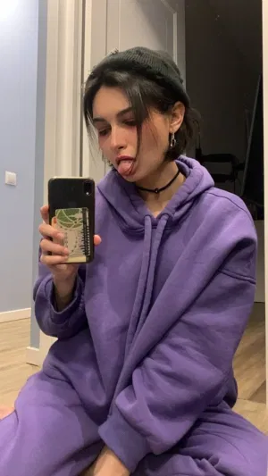 justforyou828, 19 years old from Canada