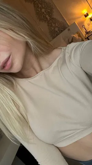 Scarlett, 20 years old from United Kingdom